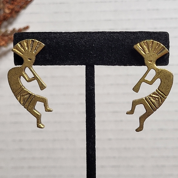 Vintage Brass Tone Metal Kokopelli Pierced Earrings - Picture 3 of 12